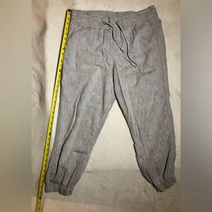 GAP Women’s light grey jogger pant
